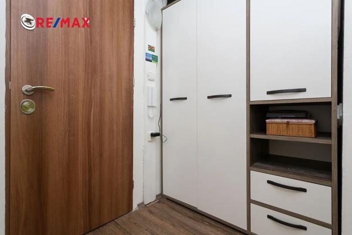 Pronájem bytu 1+1, Praha - Troja, Krynická, 29 m2