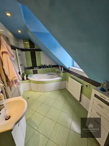 Prodej bytu 4+kk, Zbuzany, 130 m2