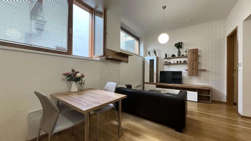 Pronájem bytu 1+kk, Praha - Vinohrady, Uruguayská, 38 m2