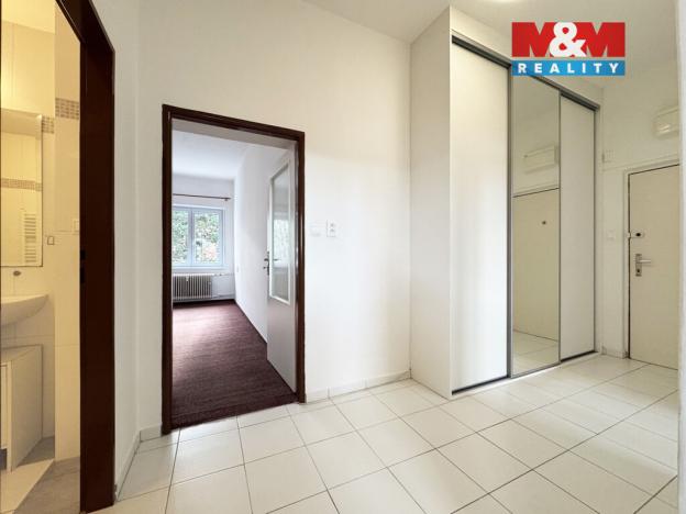 Pronájem bytu 2+1, Karlovy Vary - Stará Role, Závodu míru, 55 m2