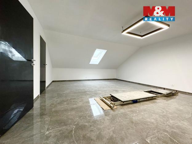 Pronájem bytu 2+1, Velešín, Družstevní, 76 m2