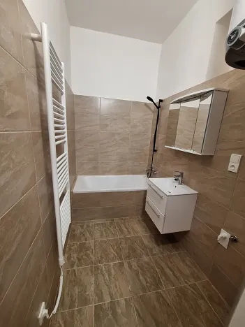 Pronájem bytu 2+kk, Praha - Vysočany, Novovysočanská, 45 m2