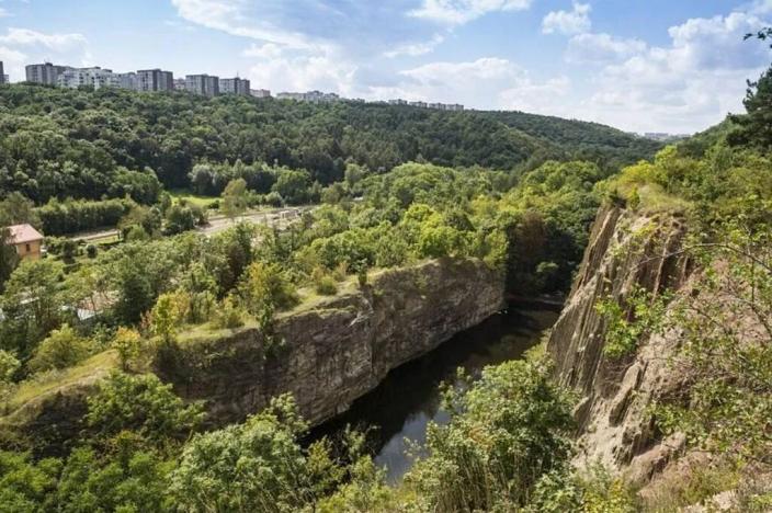 Prodej bytu 1+kk, Praha - Hlubočepy, Ondrákové, 33 m2