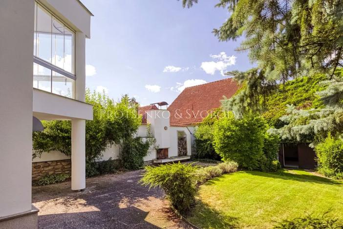 Prodej vily, Křižanov, Benešovo náměstí, 530 m2