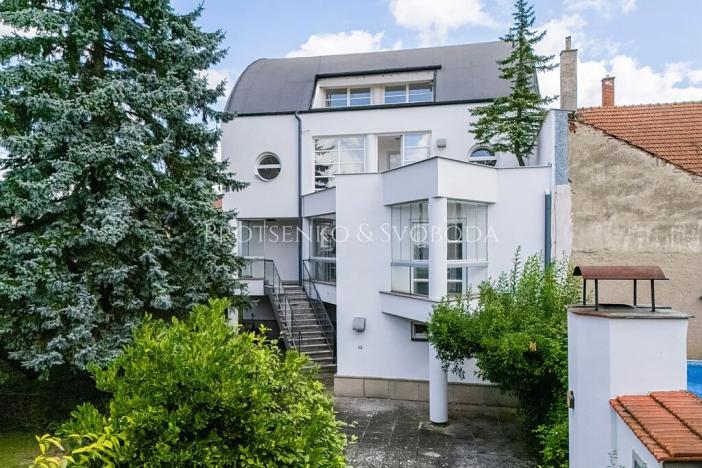 Prodej vily, Křižanov, Benešovo náměstí, 530 m2