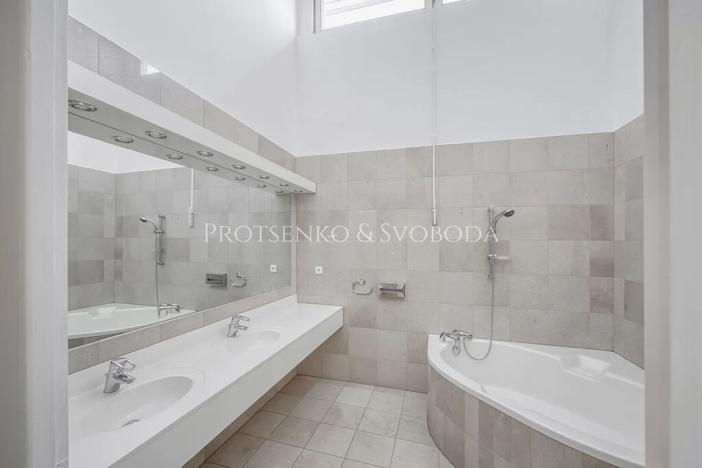 Prodej kanceláře, Křižanov, Benešovo náměstí, 530 m2