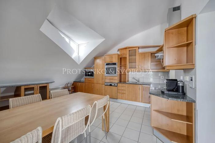 Prodej kanceláře, Křižanov, Benešovo náměstí, 530 m2