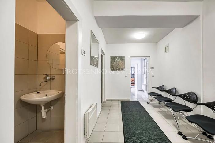 Prodej kanceláře, Křižanov, Benešovo náměstí, 530 m2