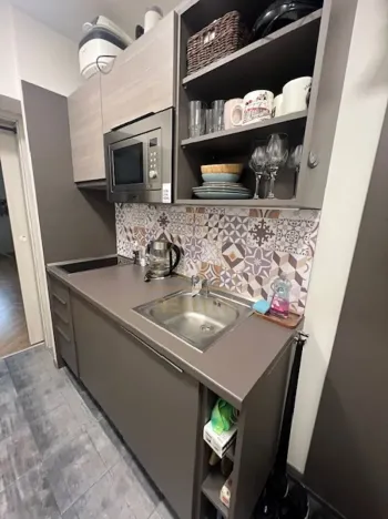 Pronájem bytu 1+1, Praha - Podolí, Jeremenkova, 28 m2