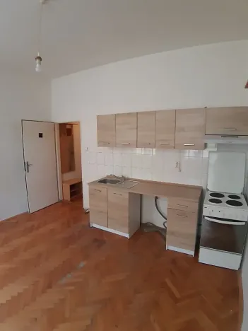 Pronájem bytu 1+kk, Praha - Holešovice, Kamenická, 23 m2