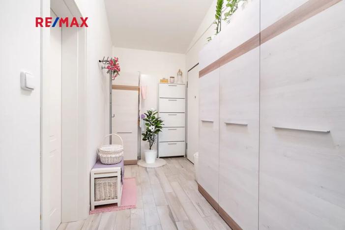 Prodej bytu 1+kk, Tuchoměřice, Ke Kovárně, 53 m2