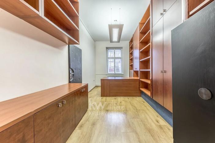 Pronájem kanceláře, Praha - Bubeneč, Jana Zajíce, 270 m2
