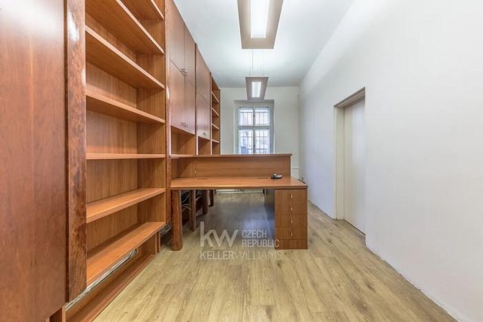 Pronájem kanceláře, Praha - Bubeneč, Jana Zajíce, 270 m2