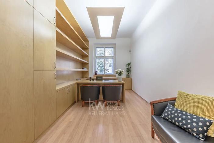 Pronájem kanceláře, Praha - Bubeneč, Jana Zajíce, 270 m2