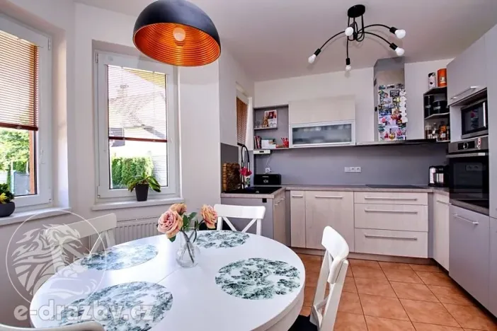 Dražba rodinného domu, Pardubice, 28. října, 156 m2