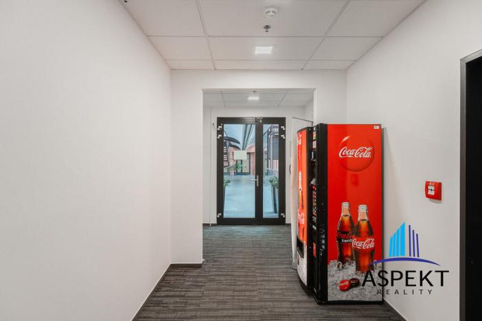 Pronájem kanceláře, Praha - Chodov, Líbalova, 107 m2