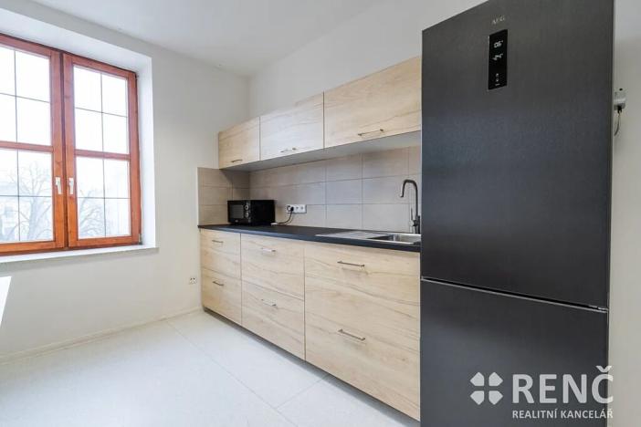 Pronájem kanceláře, Brno, Slovákova, 129 m2