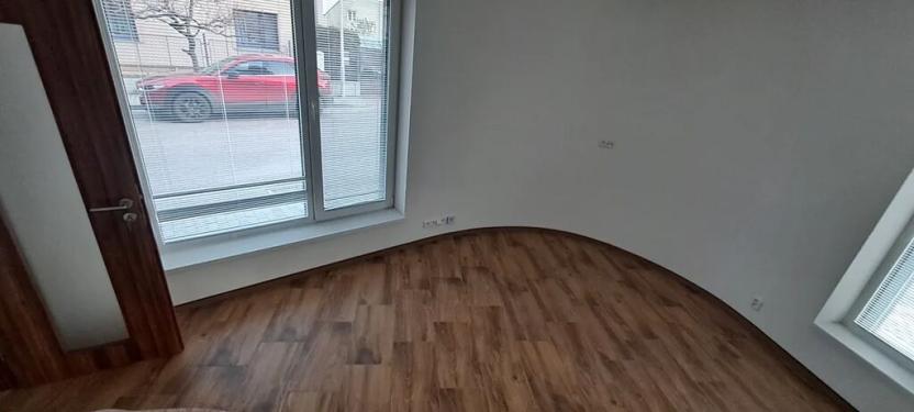 Pronájem bytu 2+kk, Praha - Čakovice, Bělomlýnská, 31 m2