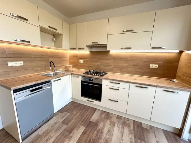 Pronájem bytu 3+1, Pardubice, 72 m2