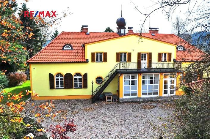 Pronájem vily, Perštejn, 700 m2