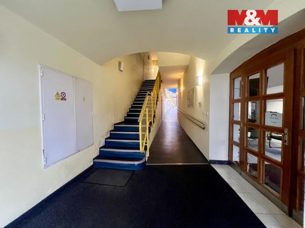 Pronájem obchodního prostoru, Ledeč nad Sázavou, Husovo náměstí, 62 m2