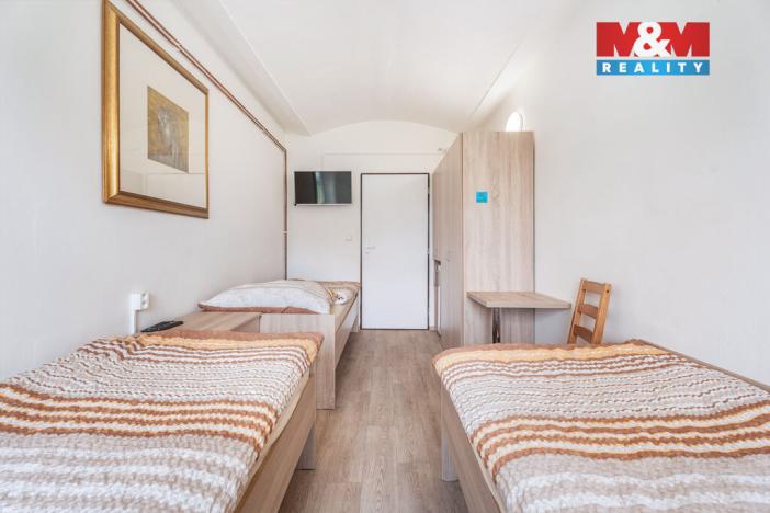 Prodej činžovního domu, Černčice, Husova, 732 m2