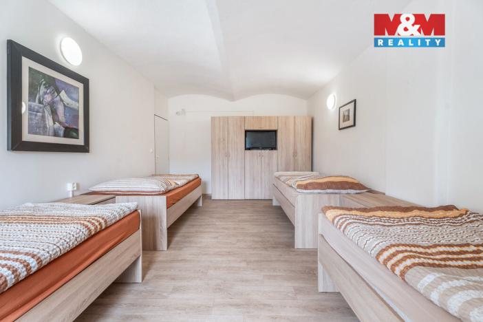 Prodej činžovního domu, Černčice, Husova, 732 m2