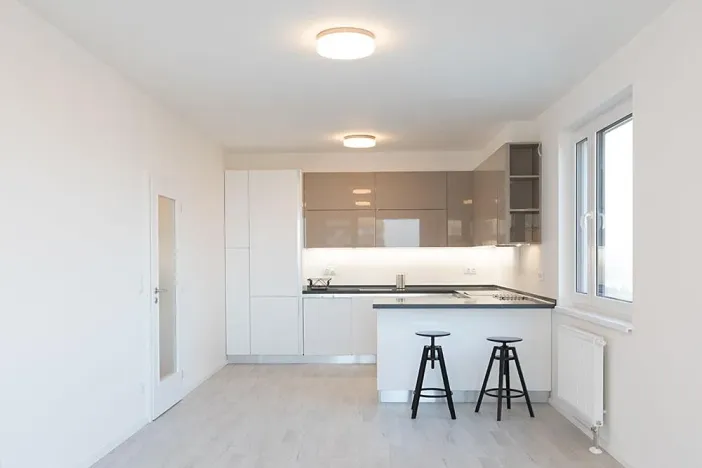Pronájem bytu 3+kk, Praha - Strašnice, Zvěřinova, 89 m2