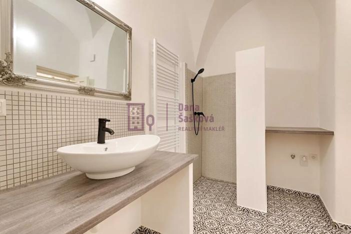 Pronájem bytu 2+1, Jindřichův Hradec, nám. Míru, 71 m2