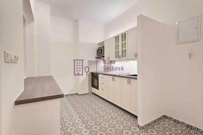 Pronájem bytu 2+1, Jindřichův Hradec, nám. Míru, 71 m2