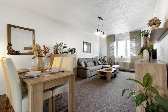 Pronájem bytu 2+1, Praha - Malešice, Bydžovského, 58 m2