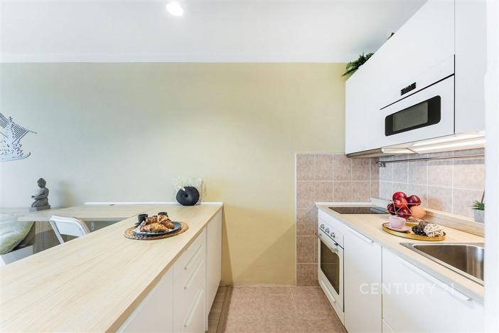 Pronájem bytu 1+kk, Praha, Křivoklátská, 28 m2