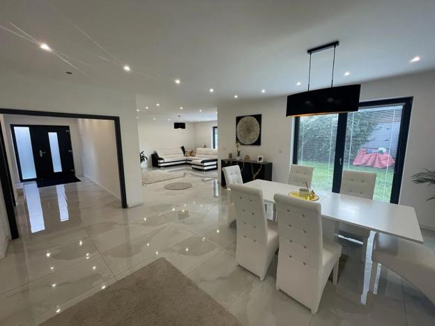 Prodej rodinného domu, Jeneč, Malé náměstí, 192 m2