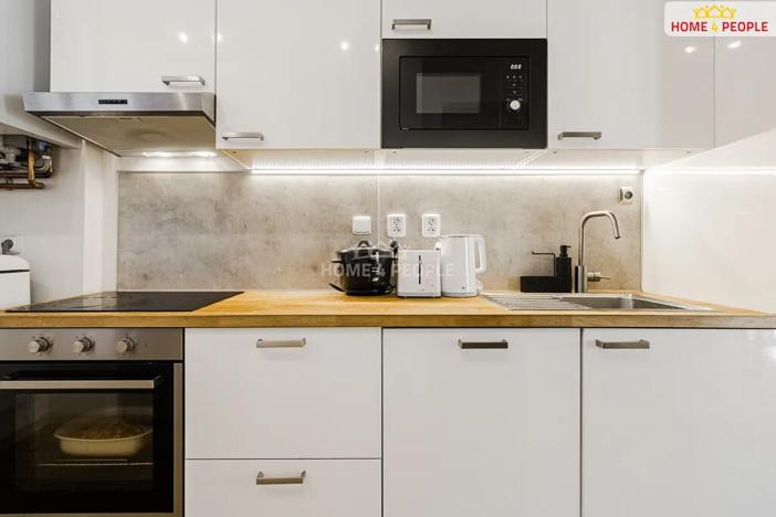 Pronájem bytu 2+1, Karlovy Vary, Zeyerova, 52 m2