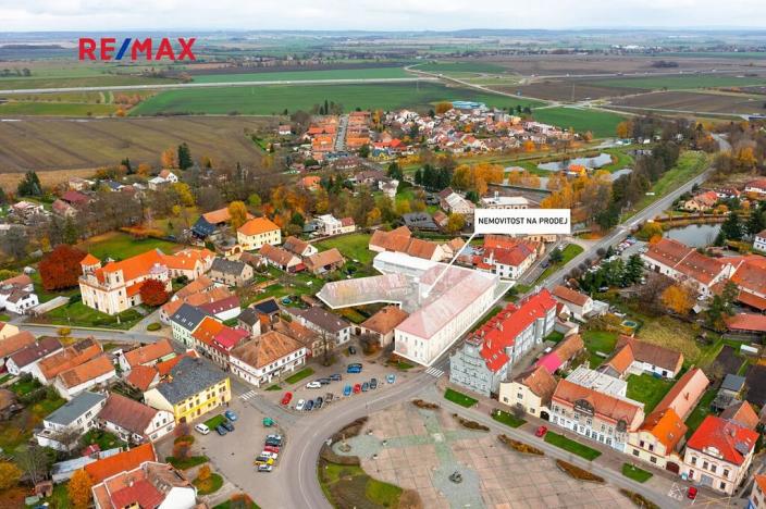 Prodej komerční nemovitosti, Dašice, náměstí T. G. Masaryka, 2490 m2