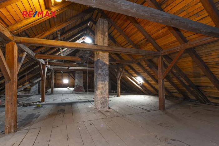 Prodej komerční nemovitosti, Dašice, náměstí T. G. Masaryka, 2490 m2