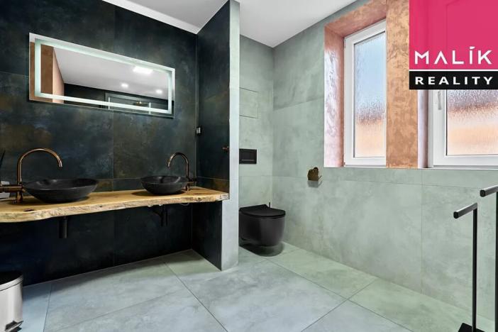 Prodej bytu 2+1, Ostrov, Hlavní třída, 64 m2