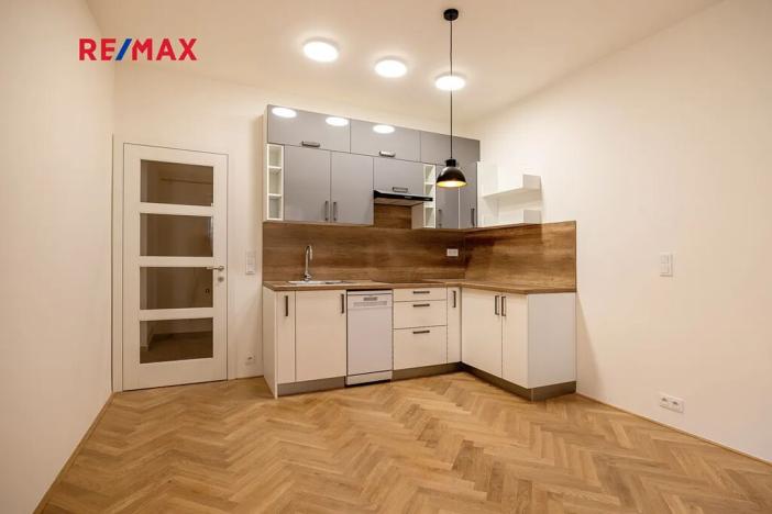 Pronájem bytu 2+kk, Praha - Vinohrady, Záhřebská, 49 m2