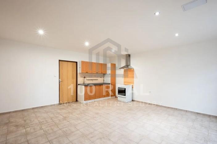 Pronájem bytu 2+kk, Nechanice, Husovo nám., 61 m2