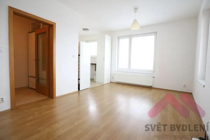 Pronájem bytu 1+kk, Praha - Hloubětín, Nademlejnská, 32 m2