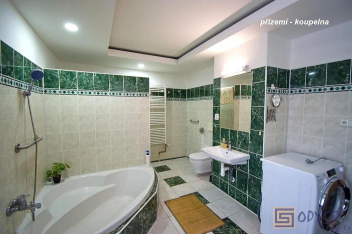 Prodej rodinného domu, Krmelín, 268 m2