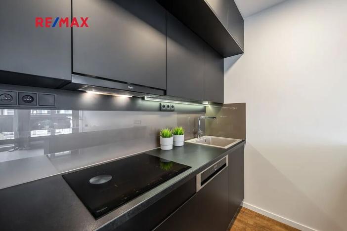 Pronájem bytu 2+kk, Praha - Vysočany, Pod Harfou, 55 m2