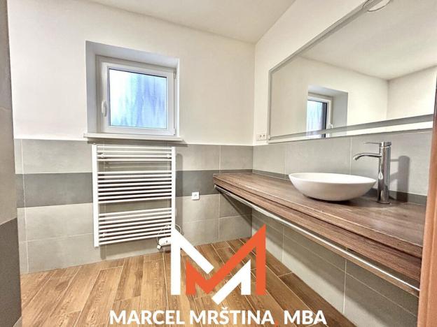 Pronájem bytu 2+1, Náchod, Husovo náměstí, 74 m2