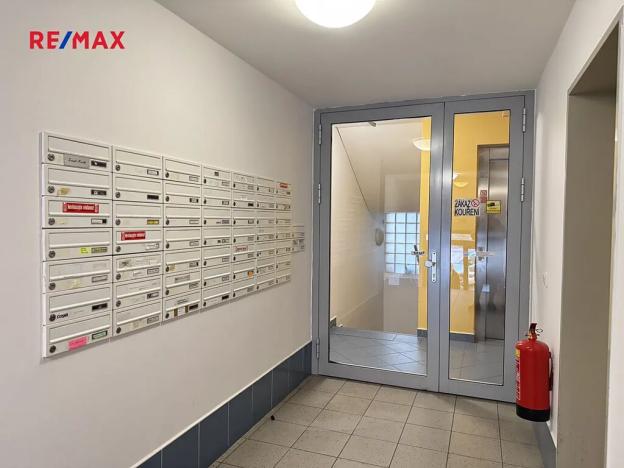 Pronájem bytu 1+kk, Praha - Holešovice, Osadní, 33 m2