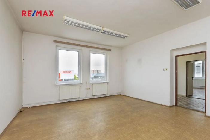 Pronájem kanceláře, Pardubice, Husova, 242 m2