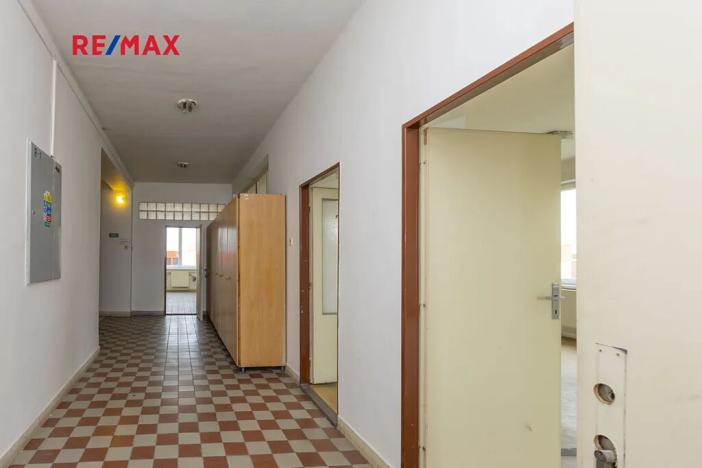 Pronájem kanceláře, Pardubice, Husova, 242 m2