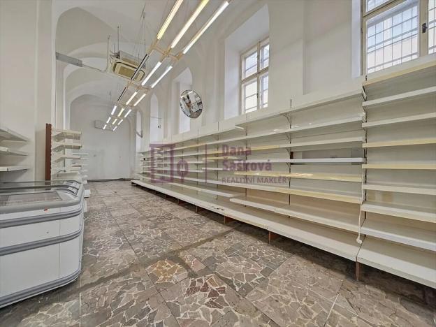 Pronájem obchodního prostoru, Jindřichův Hradec, nám. Míru, 520 m2