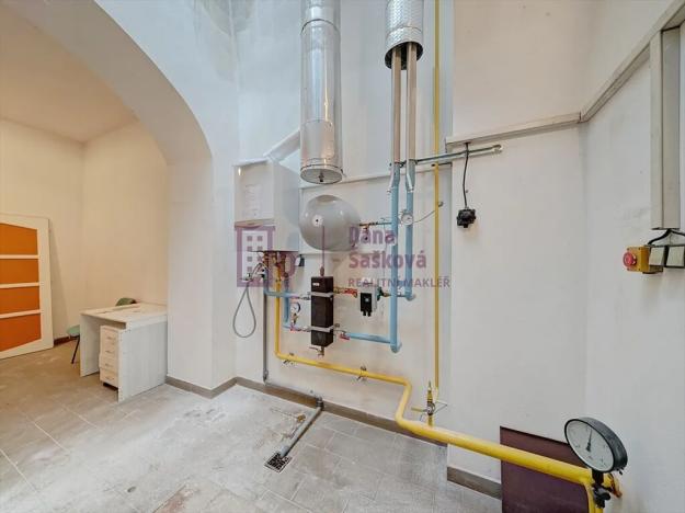 Pronájem obchodního prostoru, Jindřichův Hradec, nám. Míru, 525 m2