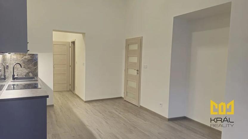 Pronájem bytu 2+kk, Praha - Smíchov, Nádražní, 52 m2