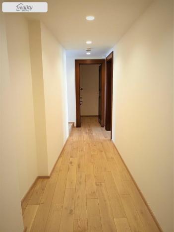 Pronájem bytu 2+1, Praha - Malá Strana, U lužického semináře, 74 m2